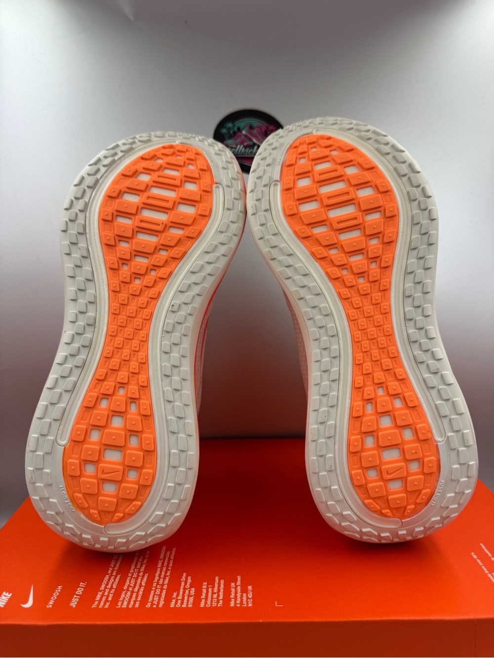 Nike Vomero Plus Sail Hot Lava BRAND NEW Size 10 Women - Picture 7 of 8